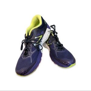 New Balance 860v6 Woman’s Running Shoe Size Lightly Worn. Great Condition.